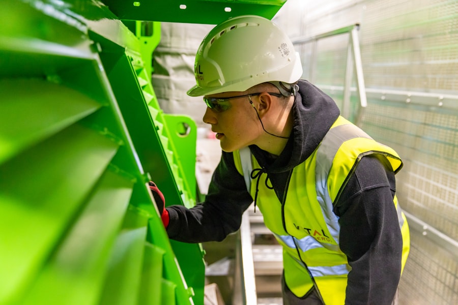 Technicien en équipement de sécurité sur un site industriel